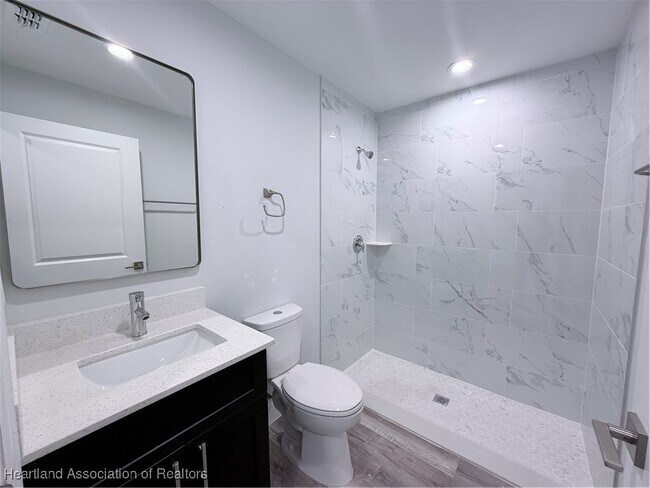 Building Photo - 3830 El Rado Ave