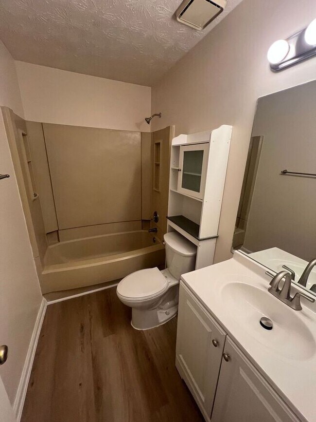Building Photo - Finally 2 bedroom 1 bath ranch duplex available in Lawrenceville!!!