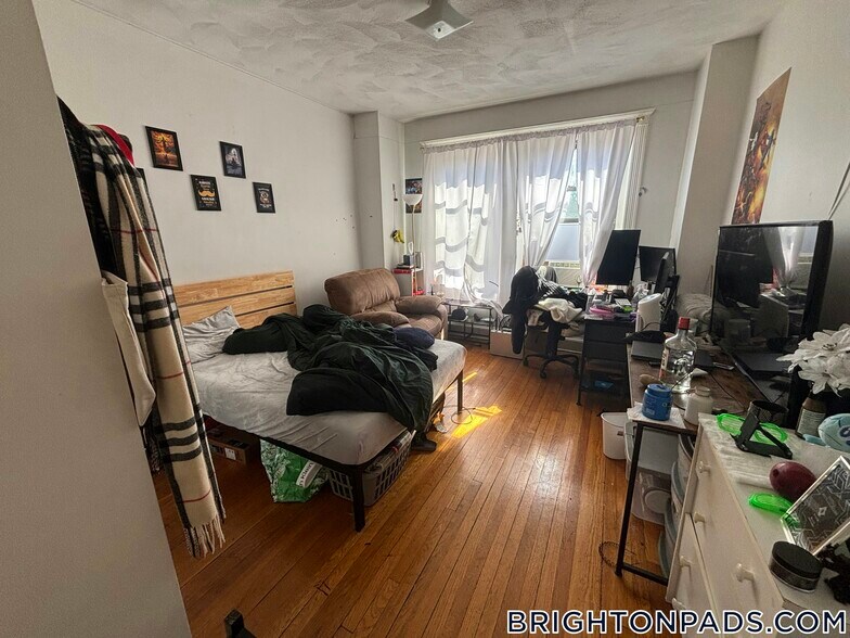 Building Photo - 17 Cummings Rd