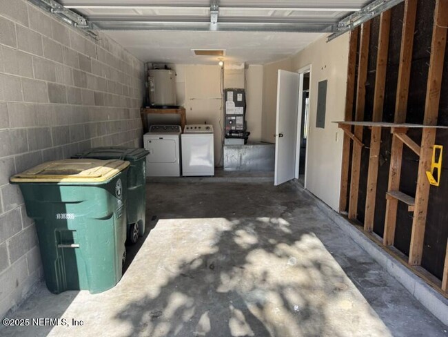 Building Photo - 2654 Hidden Village Dr