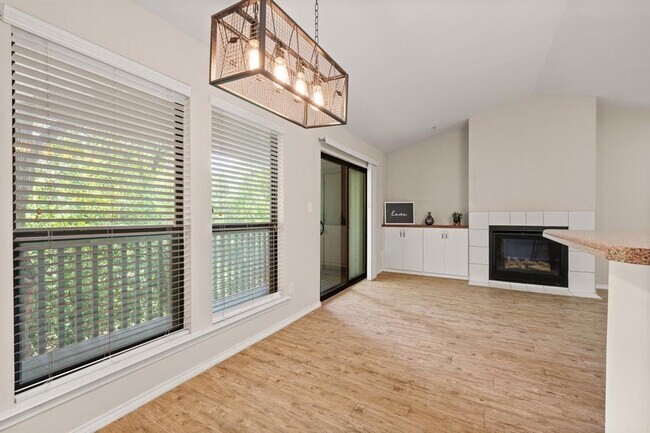 Building Photo - 3839 Dry Creek Dr