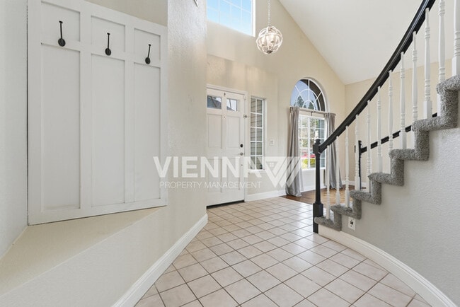 Building Photo - 2212 Thurton Dr