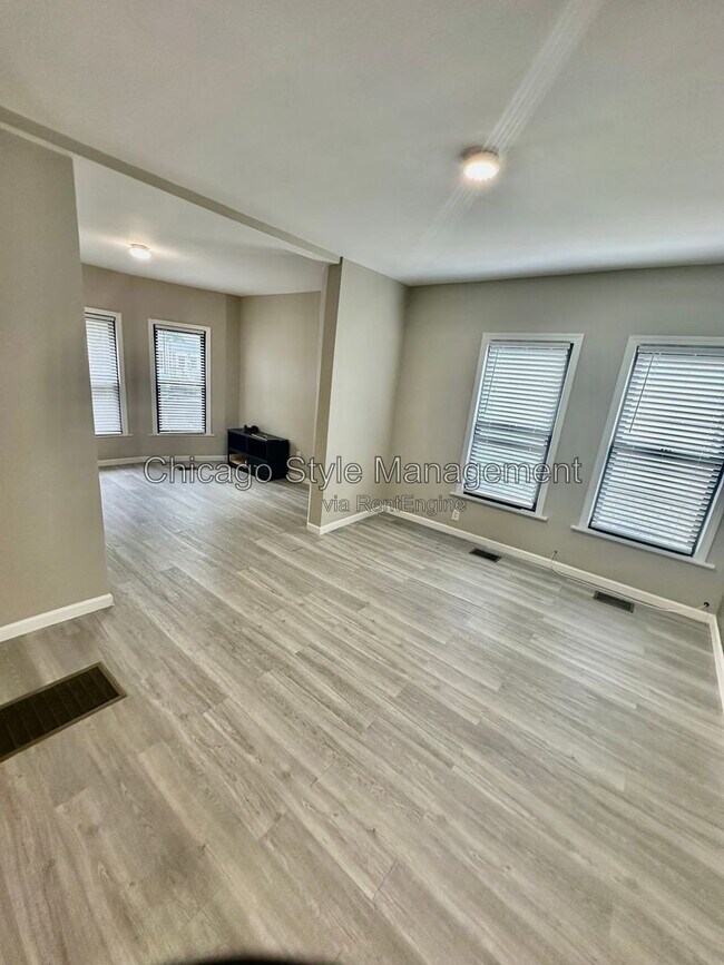 Building Photo - 2835 W 38th Pl