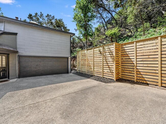 Building Photo - 2712 Geronimo Trail