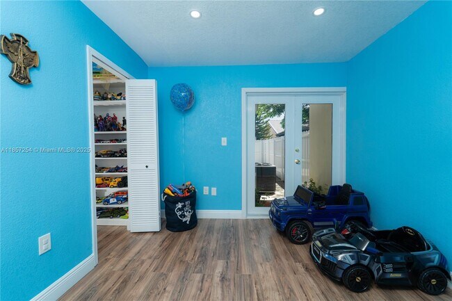 Building Photo - 1025 NW 128th Ct