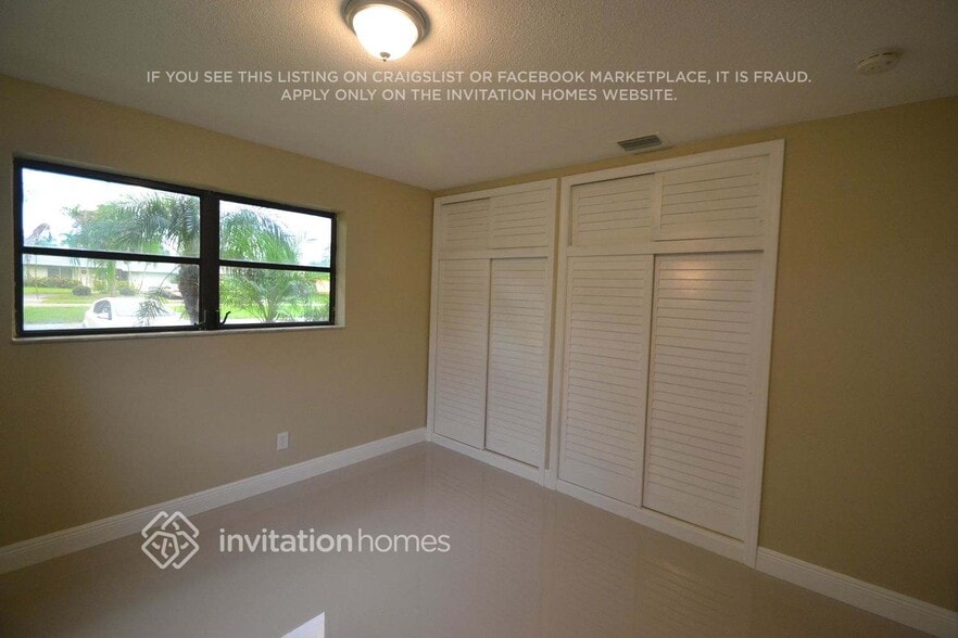 Building Photo - 4015 W Park Rd