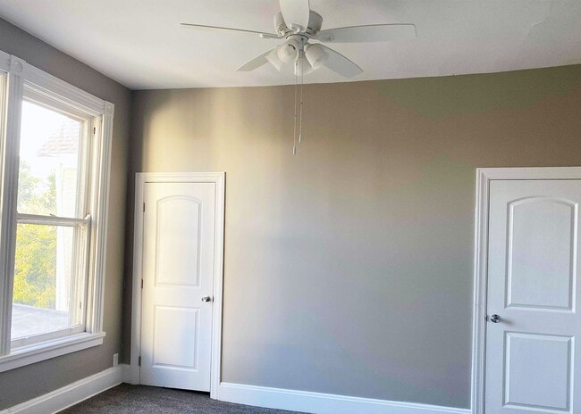 Building Photo - 114 W Nixon St