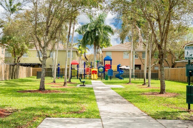 Building Photo - 2532 SE 15th Ct