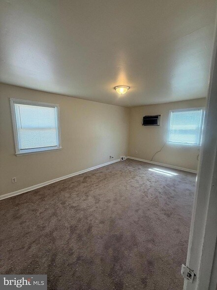 Building Photo - 1336 E Upsal St