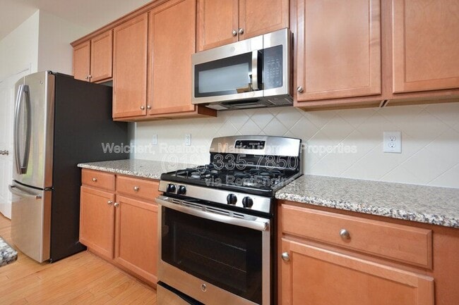 Building Photo - 3 Moonbeam Ct