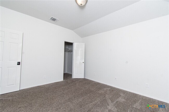 Building Photo - 303 Danielle Dr