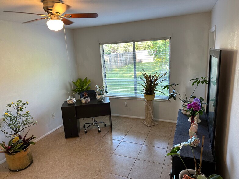 Building Photo - 1690 SE Ridgewood St