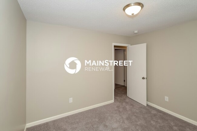 Building Photo - 920 19th Ave NW