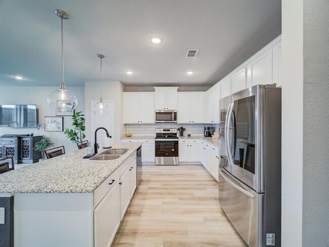 Building Photo - 2218 Maplewood Dr