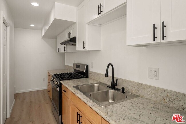 Building Photo - 435 W Elk Ave