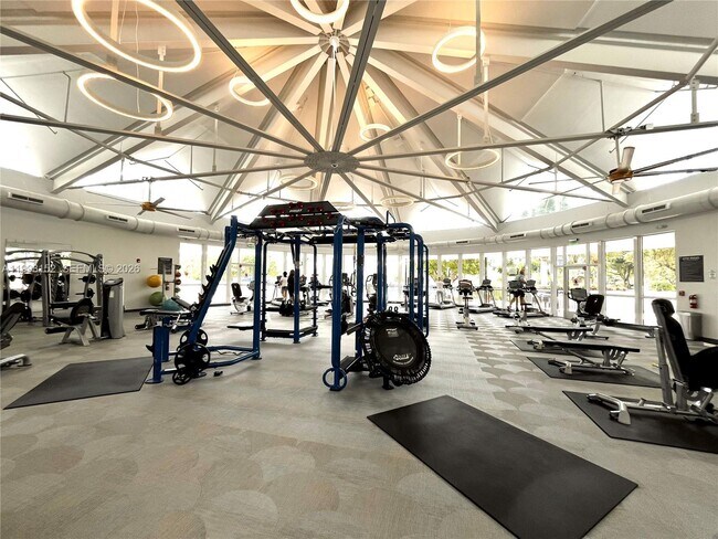 Building Photo - 2500 Parkview Dr