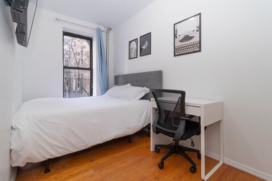Building Photo - 322 E 93rd St