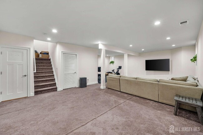 Building Photo - 2 Gonzalez Dr