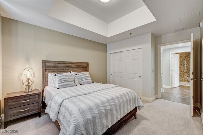 Building Photo - 150 S Las Vegas Blvd