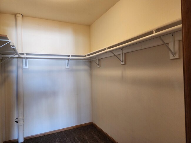 Building Photo - 3076 Selkirk Dr