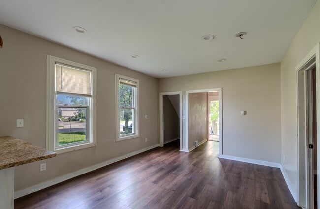 Building Photo - 908 W Hadley St