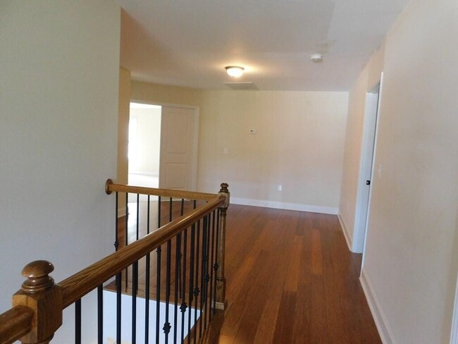 Building Photo - 580 Brutsch Avenue