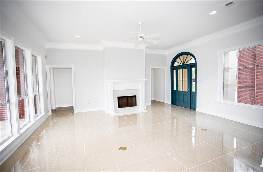 Building Photo - 10562 Oakley Trace Dr