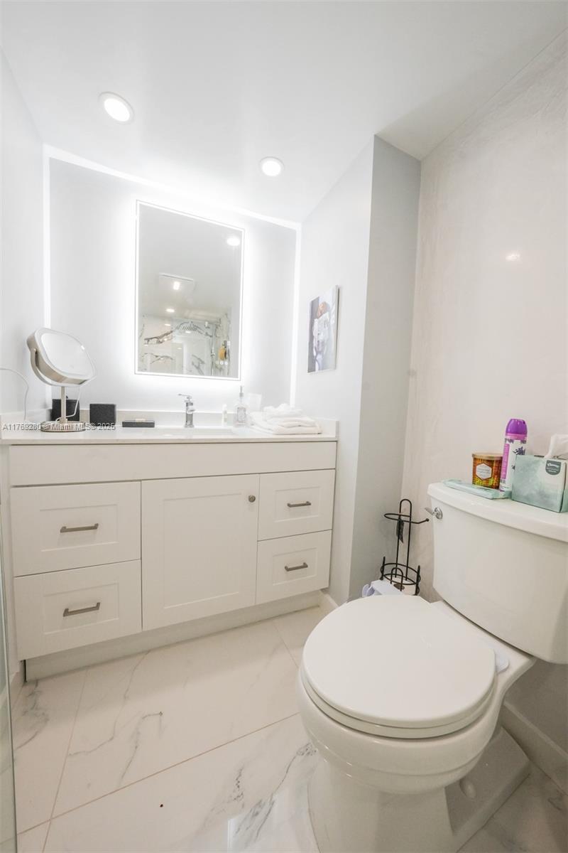 Building Photo - 18071 Biscayne Blvd