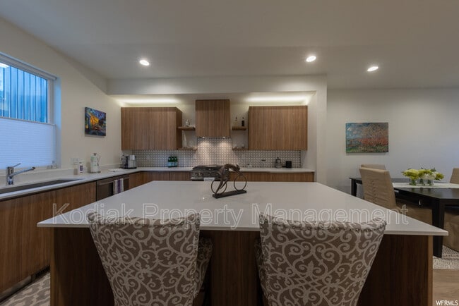 Building Photo - 1541 E Talo Ct