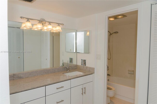 Building Photo - 100 Bayview Dr