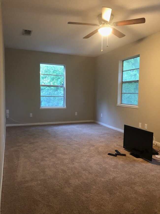 Building Photo - 4 Bedroom / 2.5 Baths / 2 Car Garage with ...