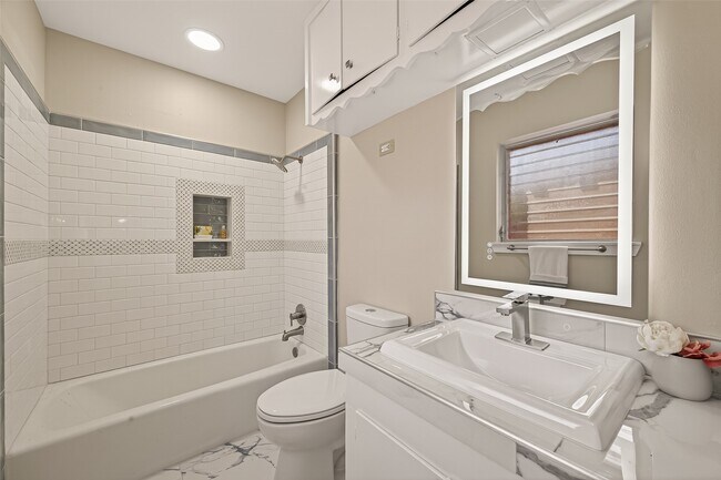 Building Photo - 5646 Hazen St