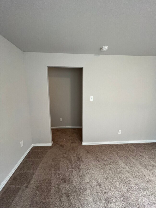 Building Photo - 15446 Islandview Ln