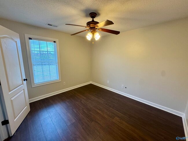 Building Photo - 113 Edgebrook Dr