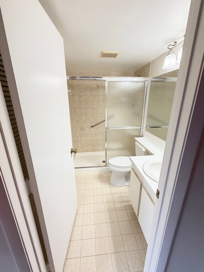 Building Photo - 802 Sky Pine Way