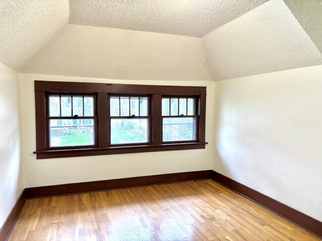 Building Photo - Historic and Spacious Humboldt Neighborhood Home w/ Covered Front/Back Patio and Huge Basement