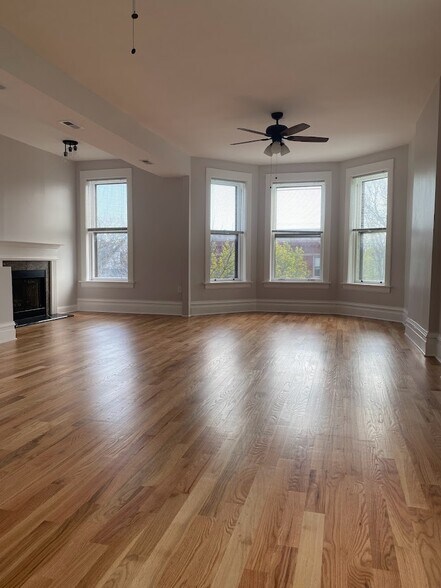 Building Photo - 4200 N Damen Ave