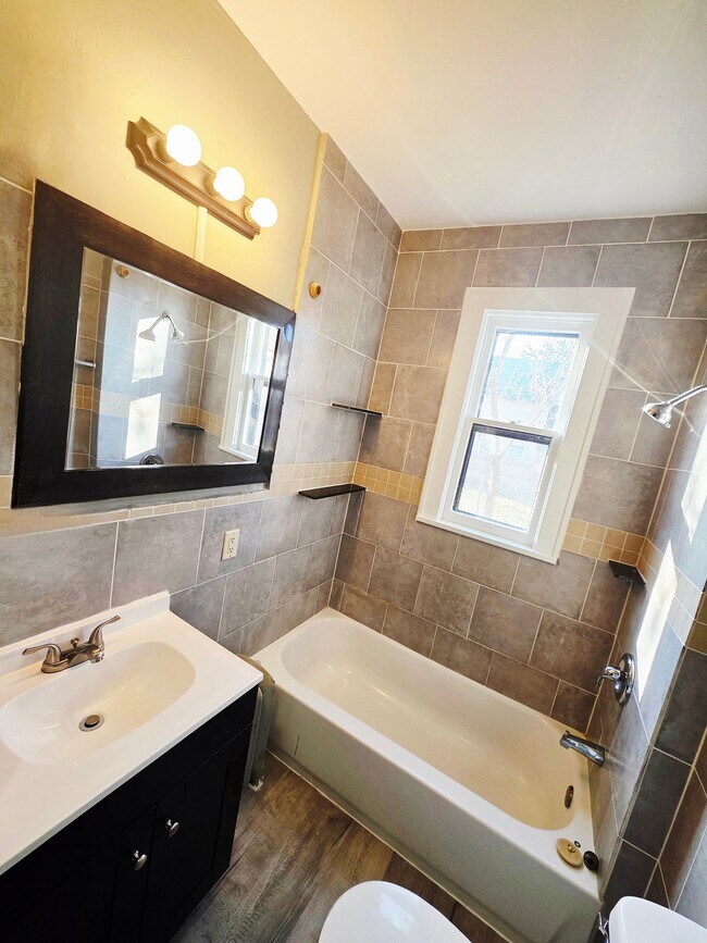 Building Photo - 414 N 33rd Ave