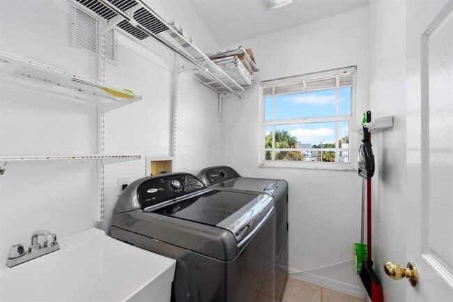 Building Photo - 506 Oceanview Ave