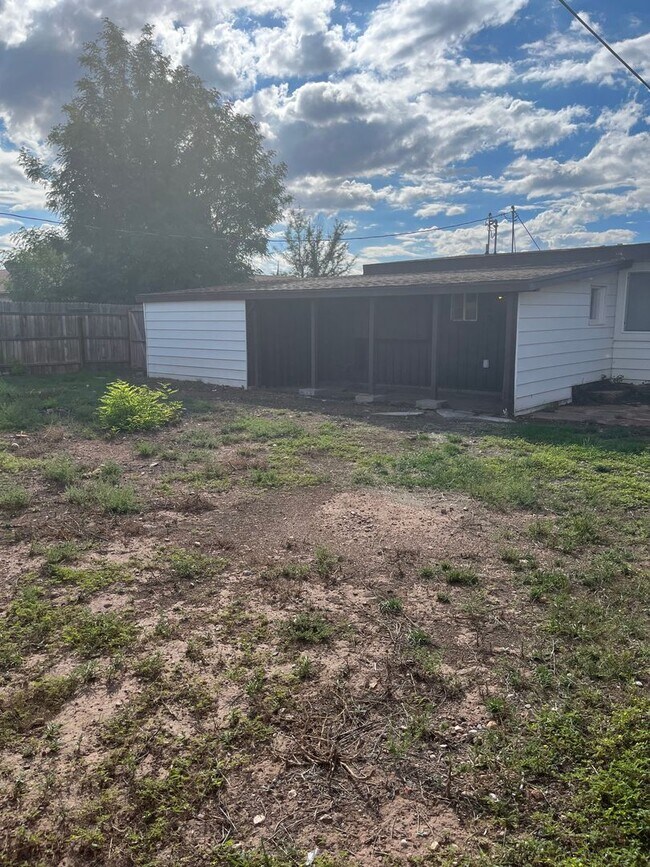 Building Photo - 400 W Arrowhead Dr