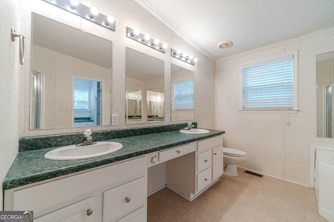 Building Photo - 246 Kings Ridge Dr