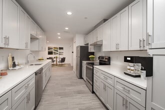 Building Photo - 100 Wall St