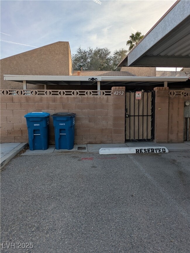 Building Photo - 4252 Rollingstone Dr