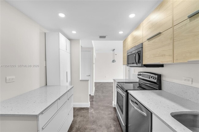 Building Photo - 20515 E Country Club Dr