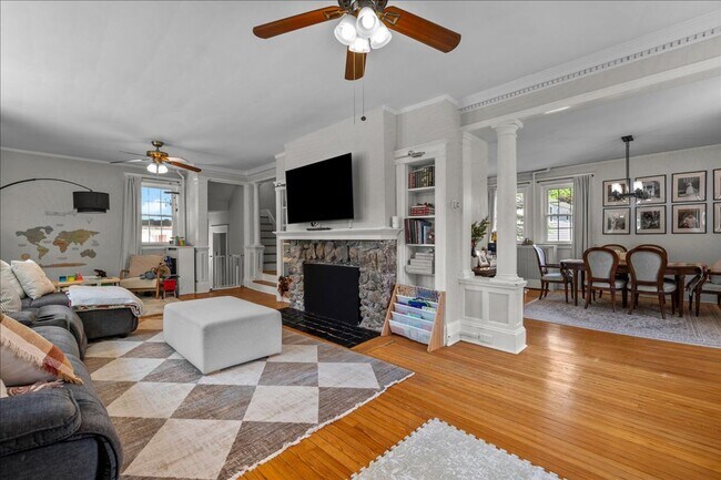 Building Photo - Rare Harbor Heights Rental | 4BR Colonial with Parking & Fenced Yard