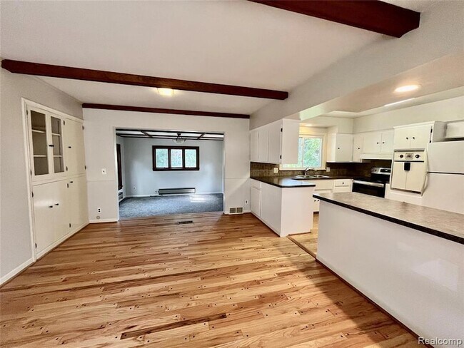 Building Photo - 6901 Woodbank Dr