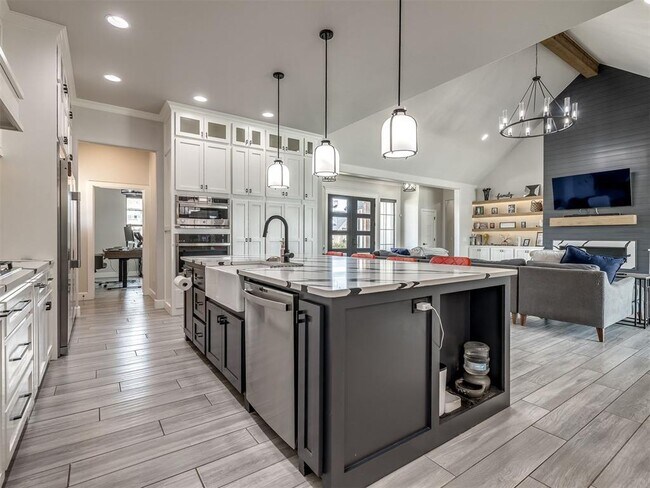 Building Photo - 4001 Timber Valley Dr