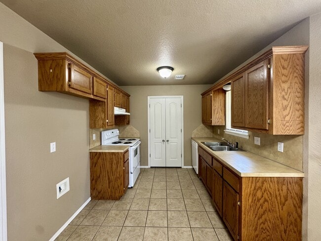 Building Photo - 121 Lanita Cir