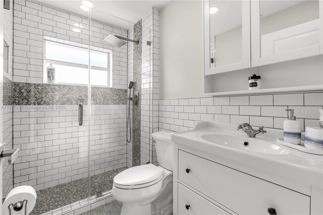 Building Photo - 2730 SE 7th Pl