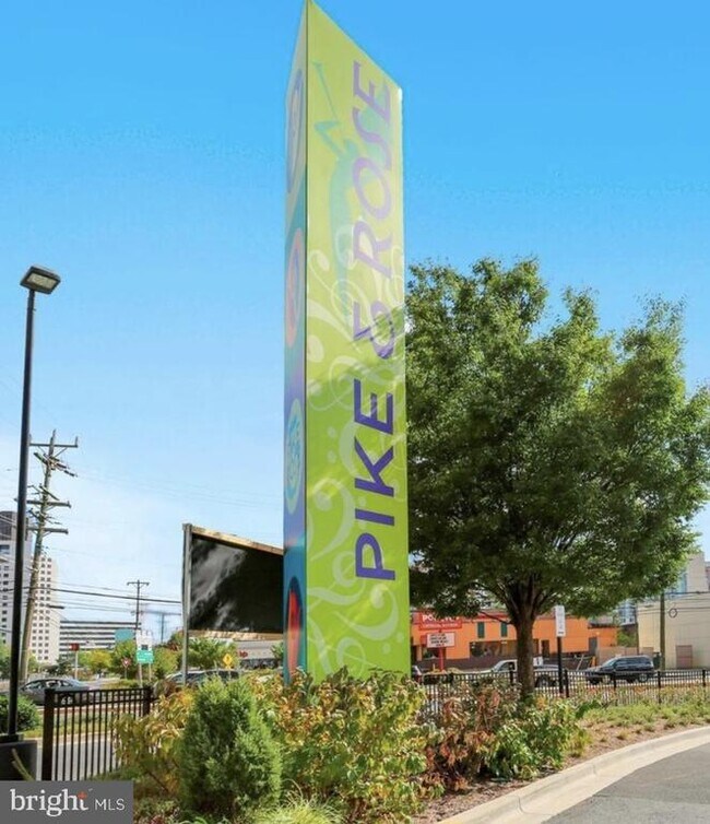 Building Photo - 7000 Old Cabin Ln